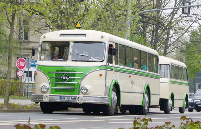100 Jahre Dresdner Bus (C) Lemb - modellbus.info