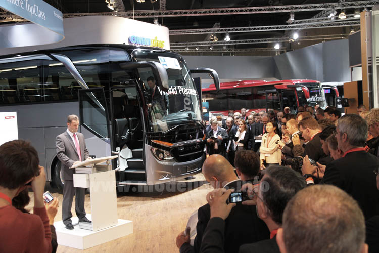 Setra Pressekonferenz Kortrijk 2013 modellbus.info