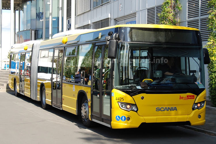 Scania OmniCity Gelenkbus BVG Berlin - modellbus.info