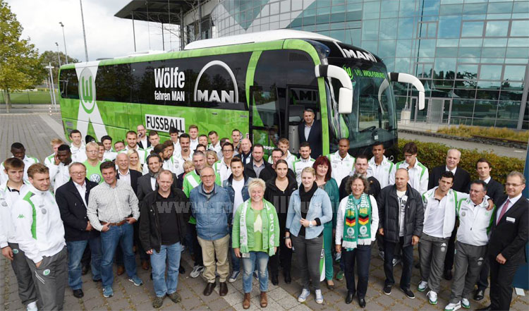 MAN Lions Coach L mit Sitz-Paten des VfL Wolfsburg 2014 - modellbus.info