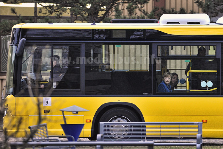 Bundeskanzlerin im Bus (C) BVG / Lambert - modellbus.info