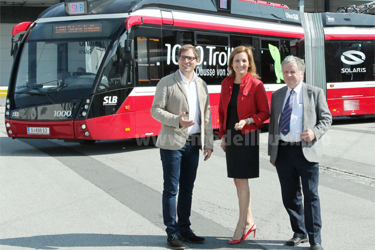 bergabe Solaris Trollino 18 Metrostyle Salzburg - modellbus.info