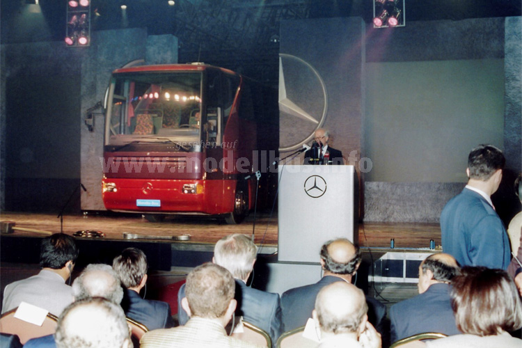 Helmut Werner MB Trk Tourismo 1995 - modellbus.info