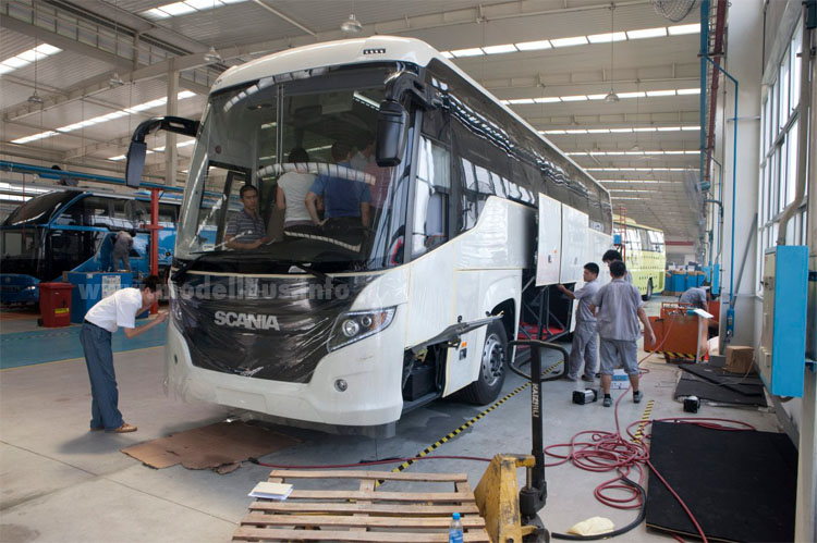 Scania produziert den Touring im Werk von Higer modellbus.info