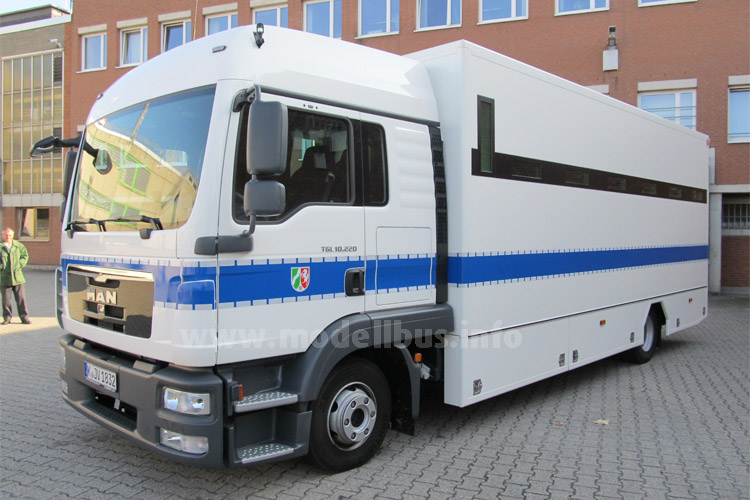 Justiz NRW Gefangenentransport Lkw-Koffer - modellbus.info