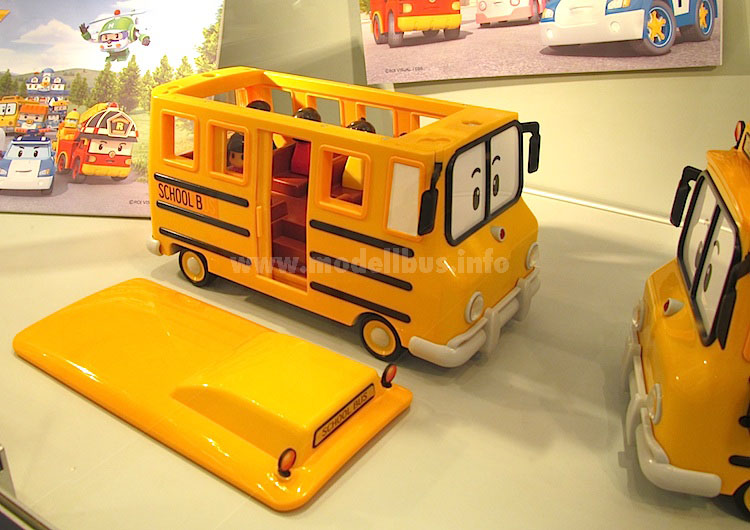 School Bus Academy Plastic Model modellbus.info