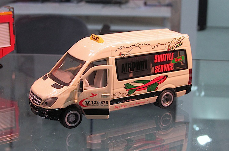 MB Sprinter Shuttlebus Siku modellbus.info