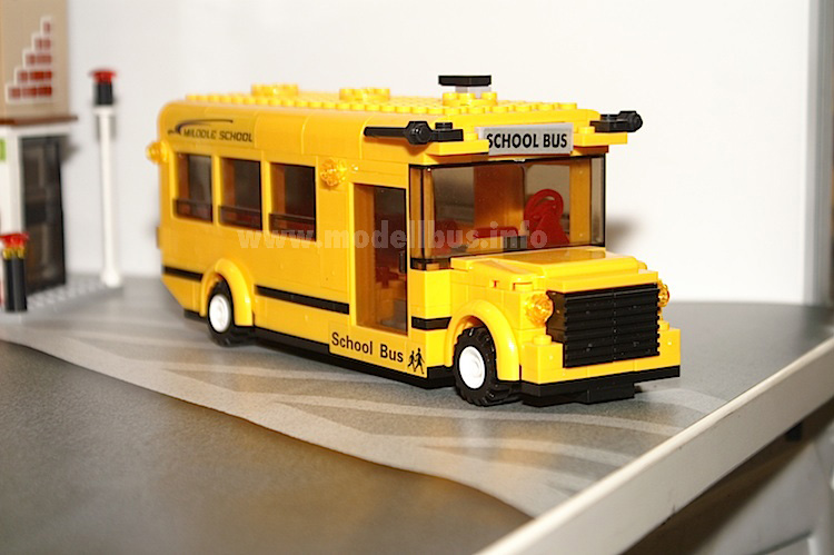 Amerikanischer Schulbus Sluban modellbus.info