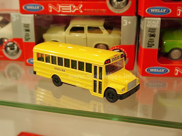 Amerikanischer Schulbus Welly modellbus.info