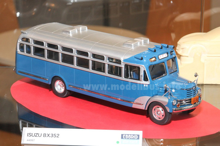Ebbro Isuzu BX 352 - modellbus.info